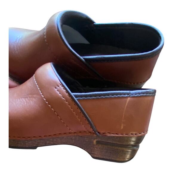 Dansko XP Slip Resistant Clog Nurse Shoes Womens Size EUR 35 US 5 Brown Slip Ons - Picture 6 of 16